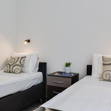 Apartmani Kastelina Vir Bagian luar foto