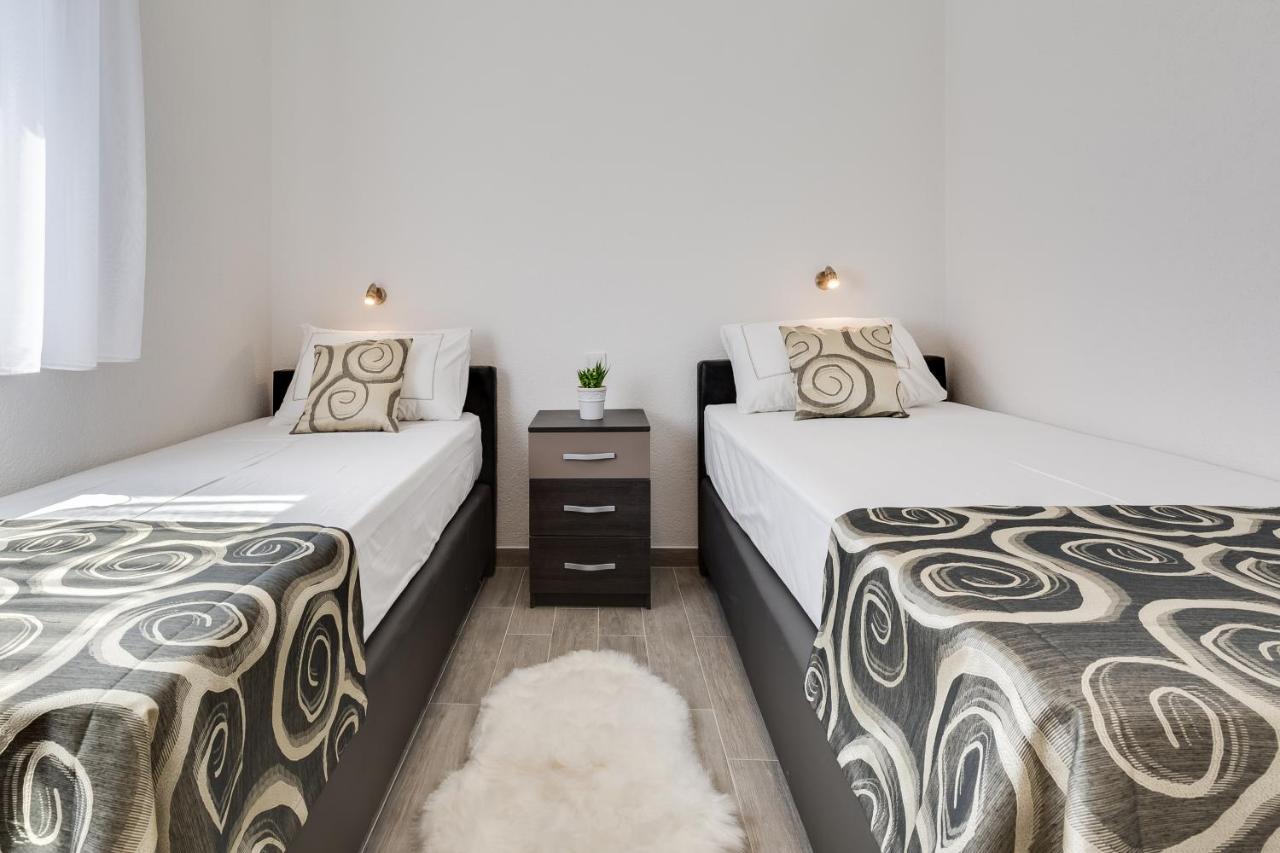 Apartmani Kastelina Vir Bagian luar foto
