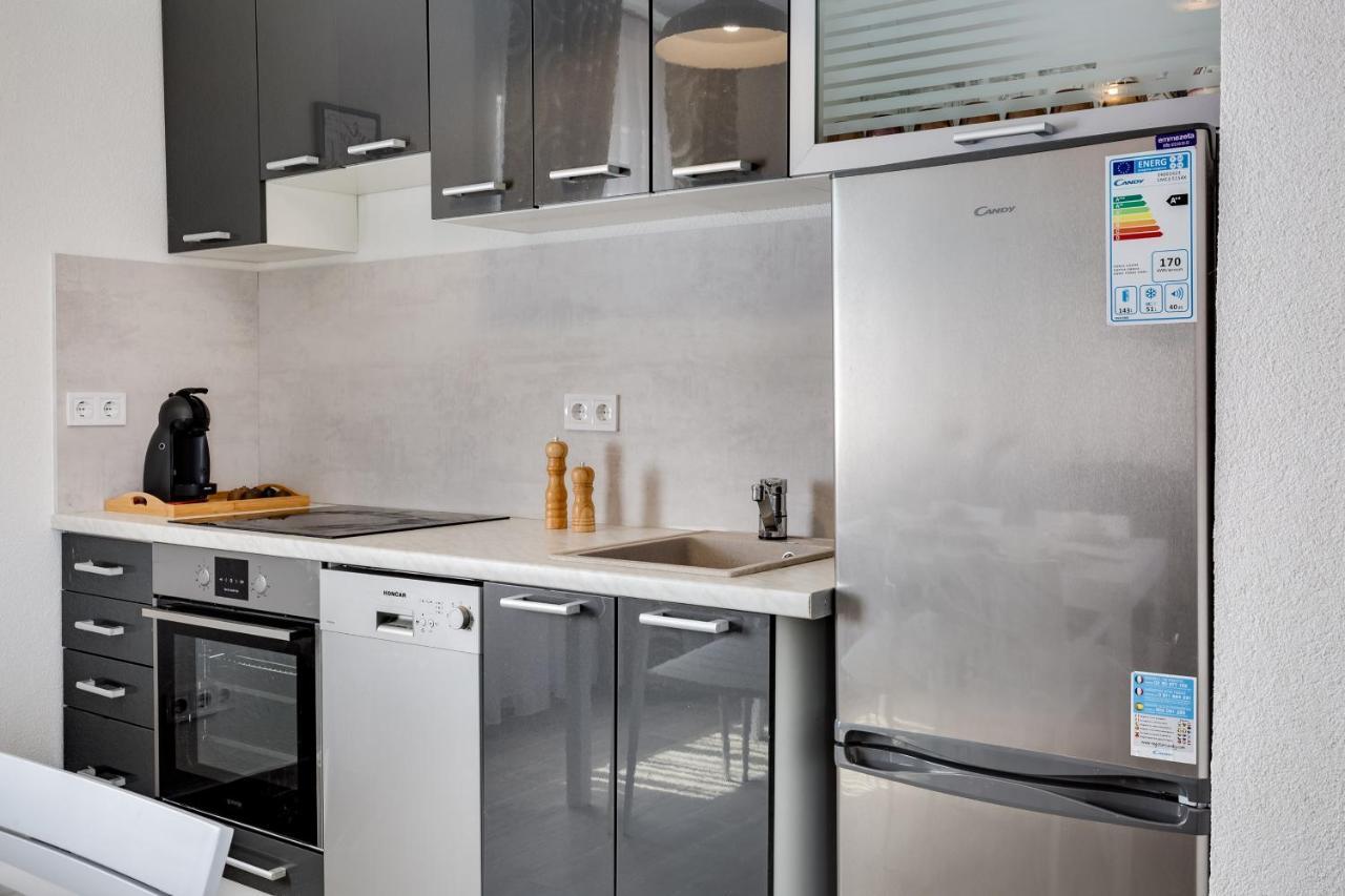 Apartmani Kastelina Vir Bagian luar foto