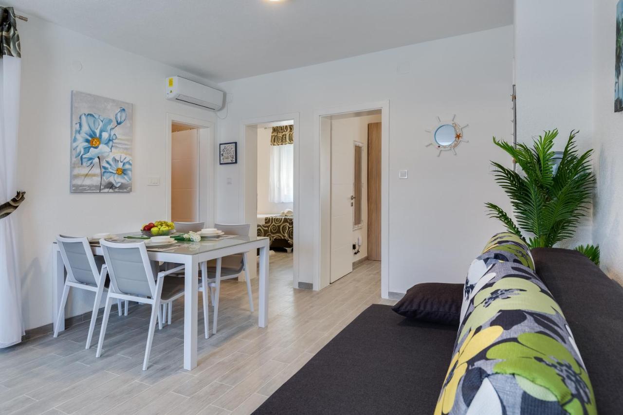 Apartmani Kastelina Vir Bagian luar foto