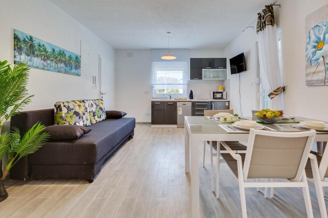 Apartmani Kastelina Vir Bagian luar foto