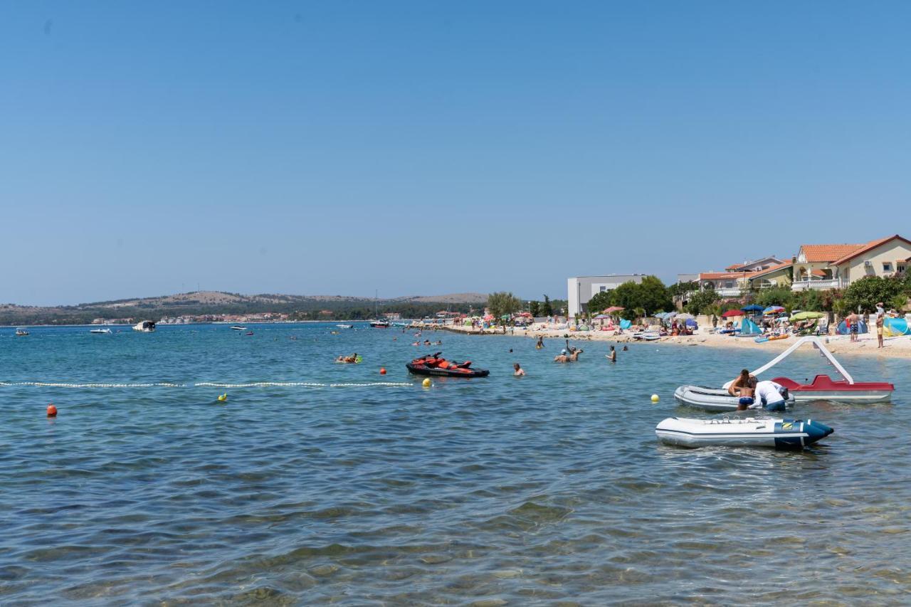 Apartmani Kastelina Vir Bagian luar foto