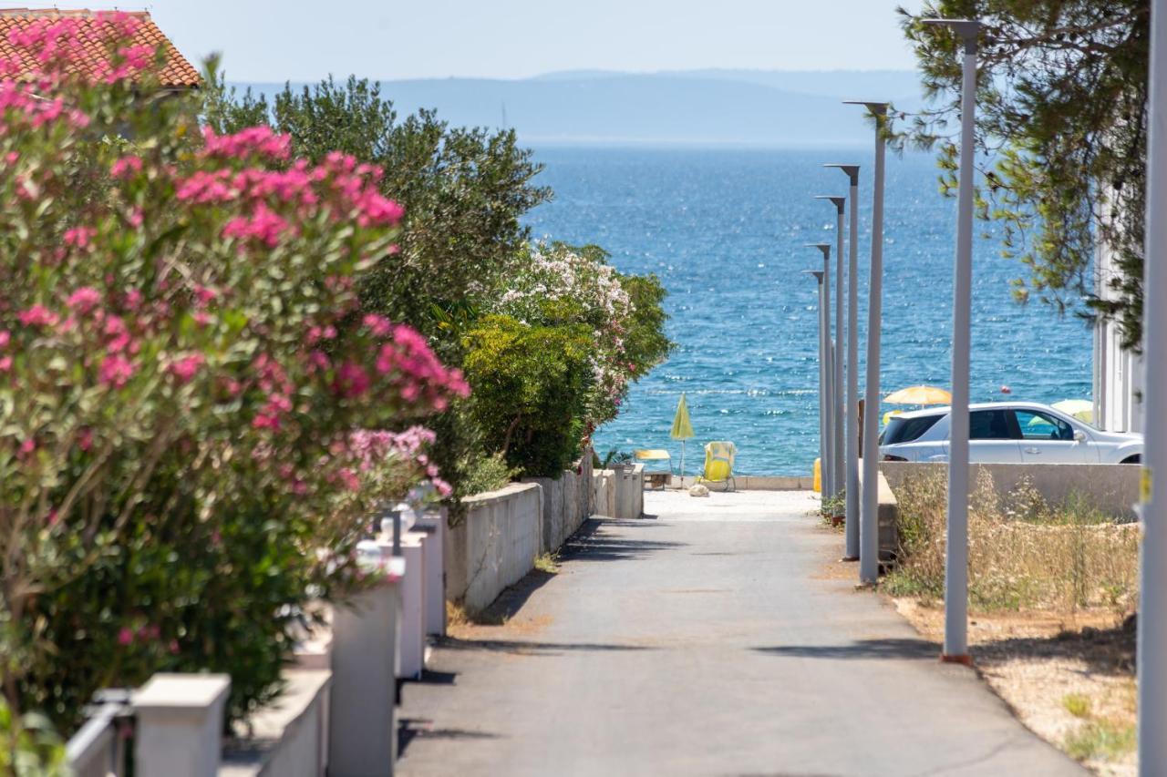 Apartmani Kastelina Vir Bagian luar foto