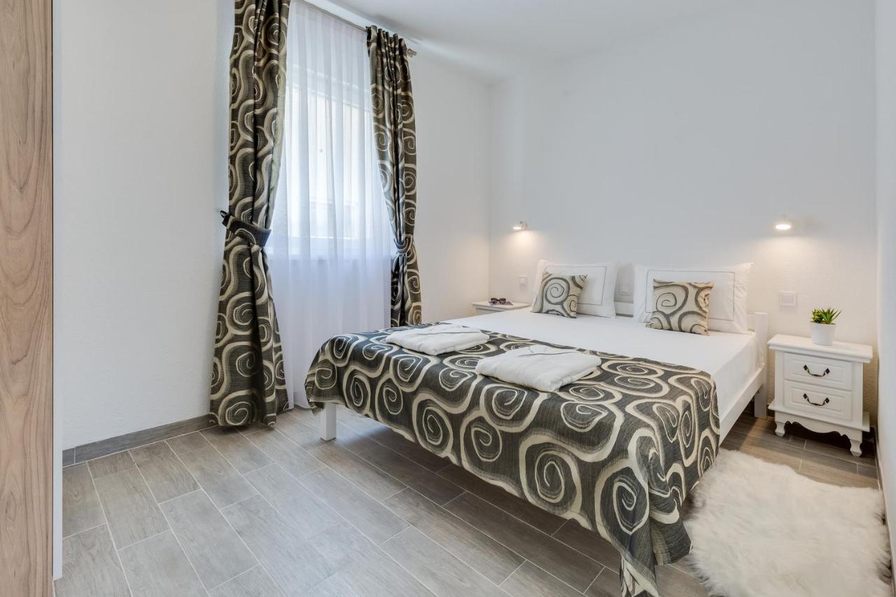 Apartmani Kastelina Vir Bagian luar foto