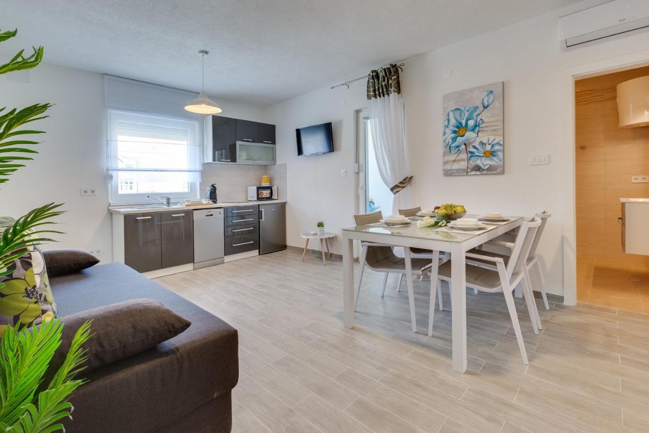 Apartmani Kastelina Vir Bagian luar foto
