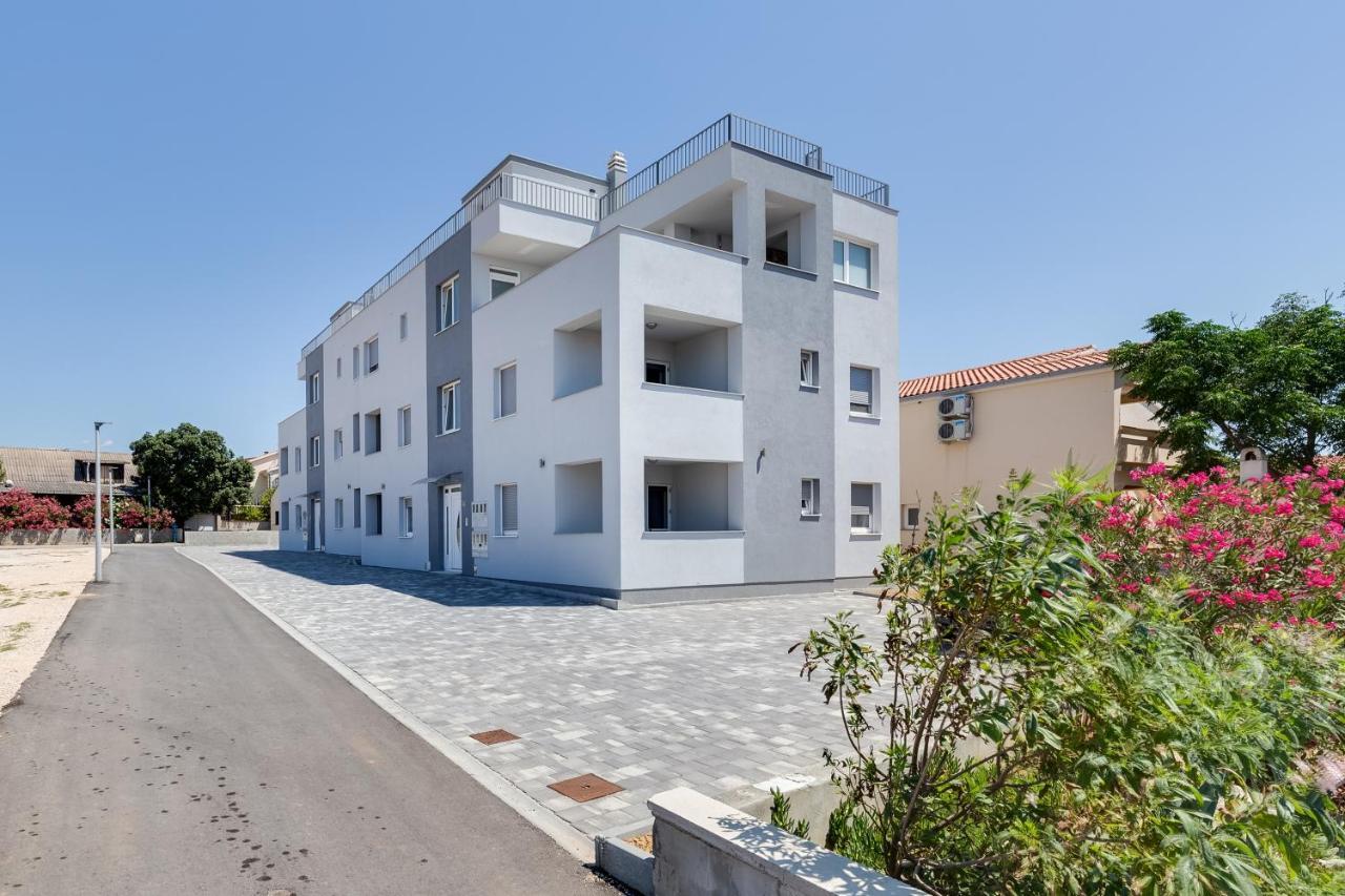 Apartmani Kastelina Vir Bagian luar foto