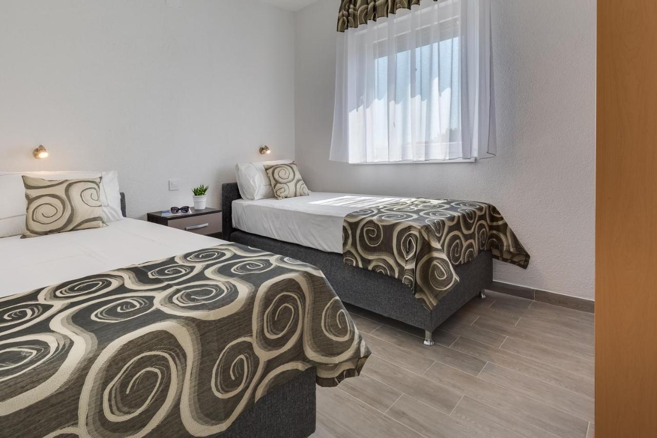Apartmani Kastelina Vir Bagian luar foto