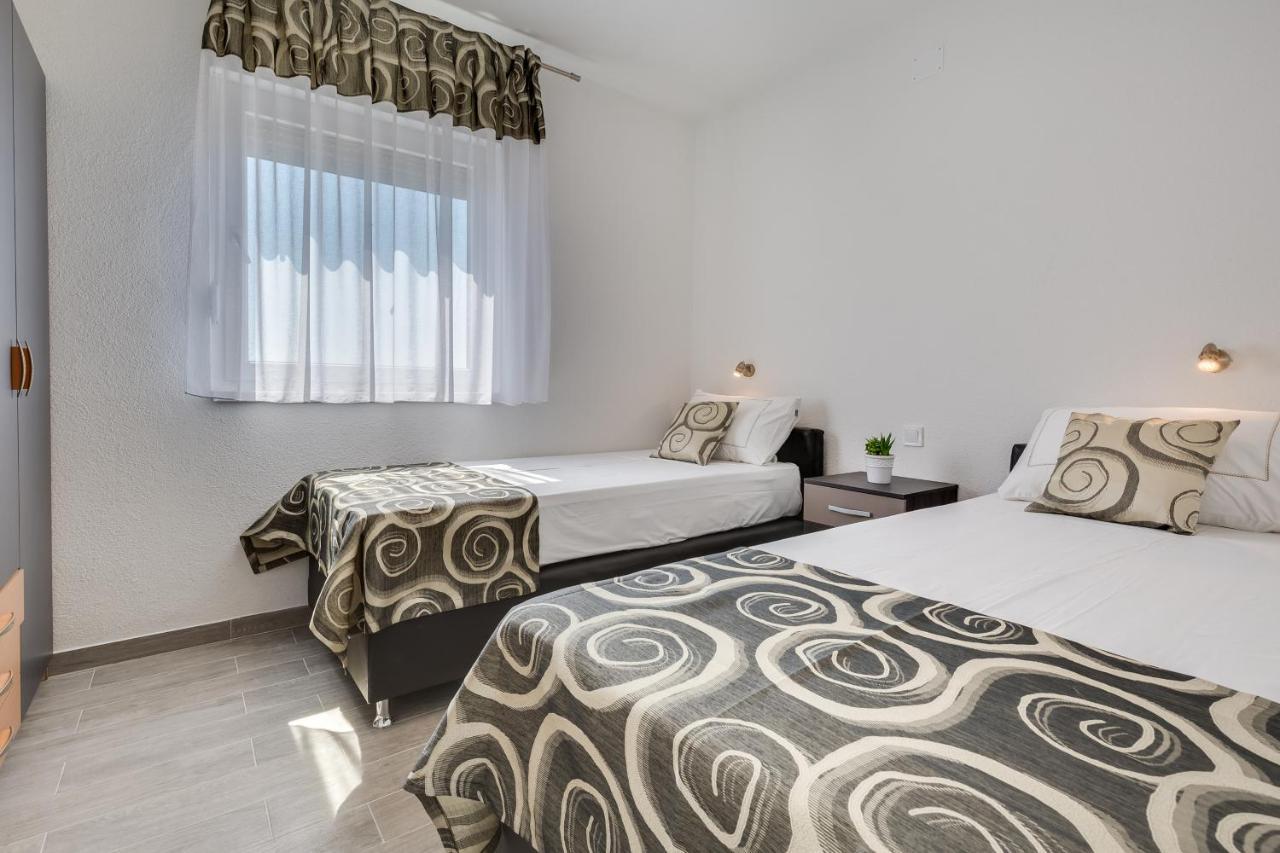 Apartmani Kastelina Vir Bagian luar foto