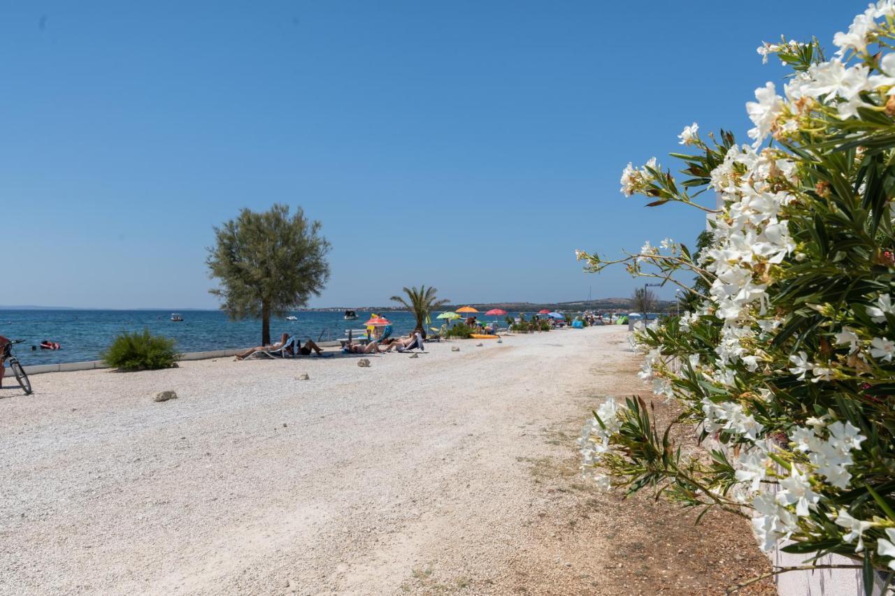 Apartmani Kastelina Vir Bagian luar foto