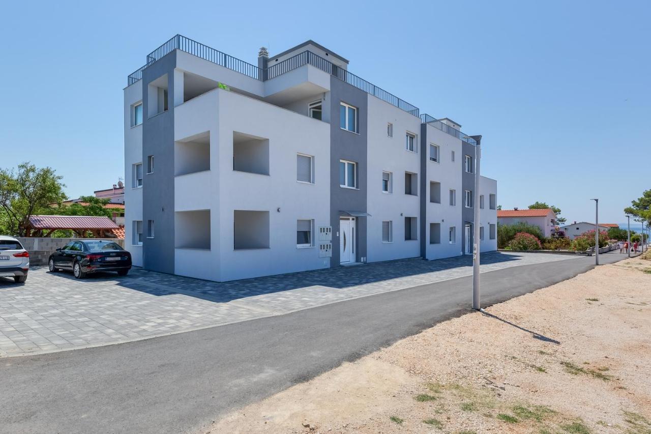 Apartmani Kastelina Vir Bagian luar foto