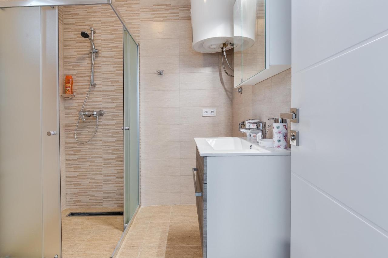 Apartmani Kastelina Vir Bagian luar foto