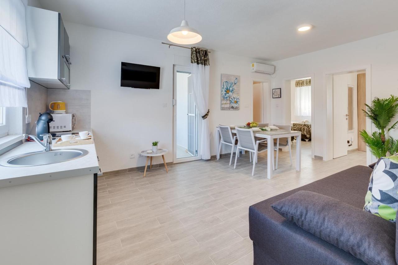 Apartmani Kastelina Vir Bagian luar foto