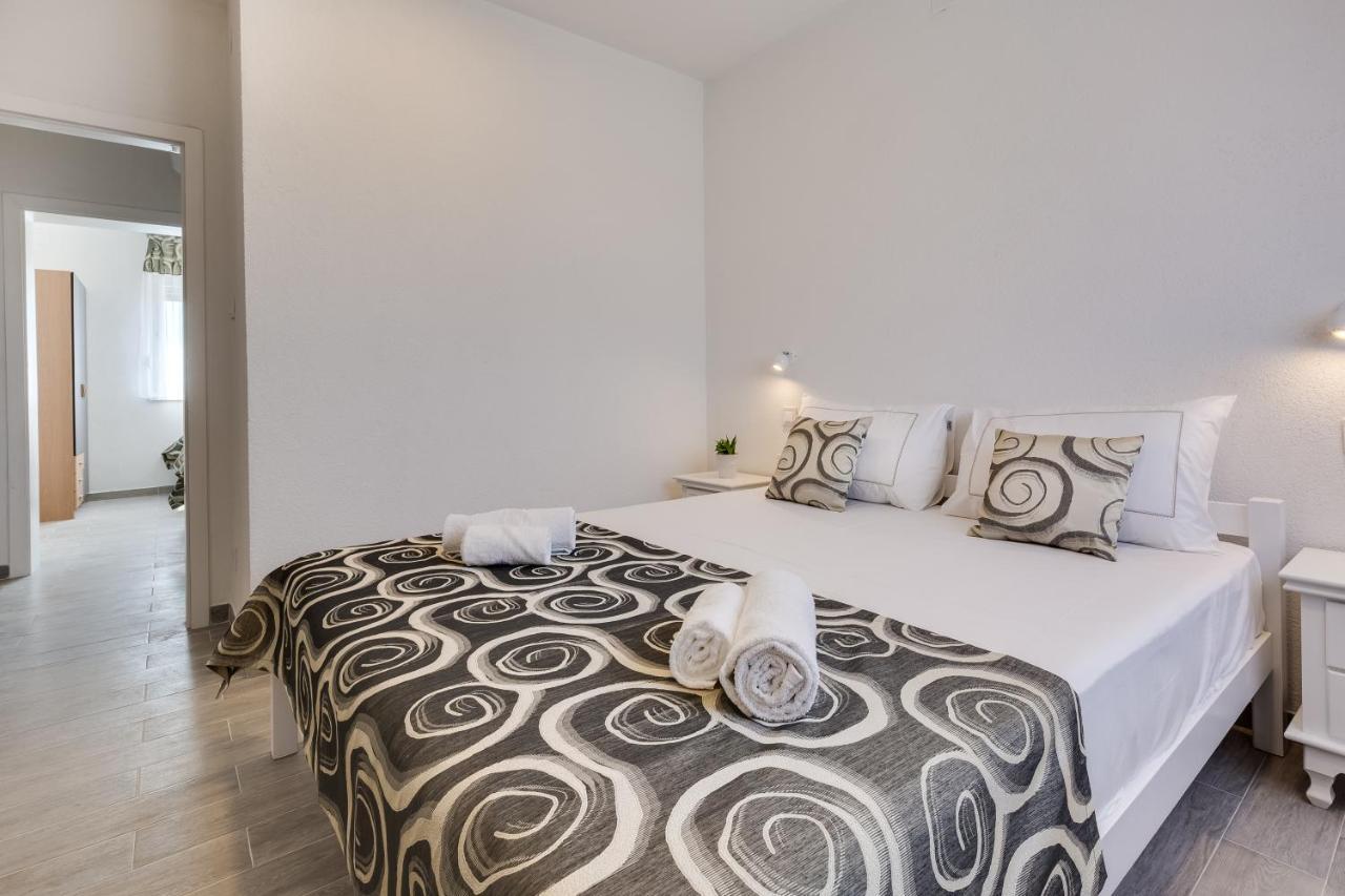 Apartmani Kastelina Vir Bagian luar foto