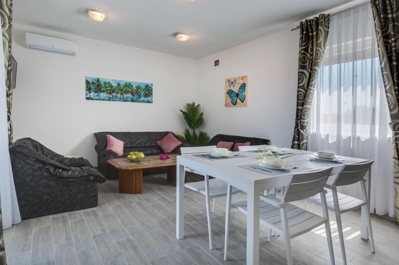 Apartmani Kastelina Vir Bagian luar foto