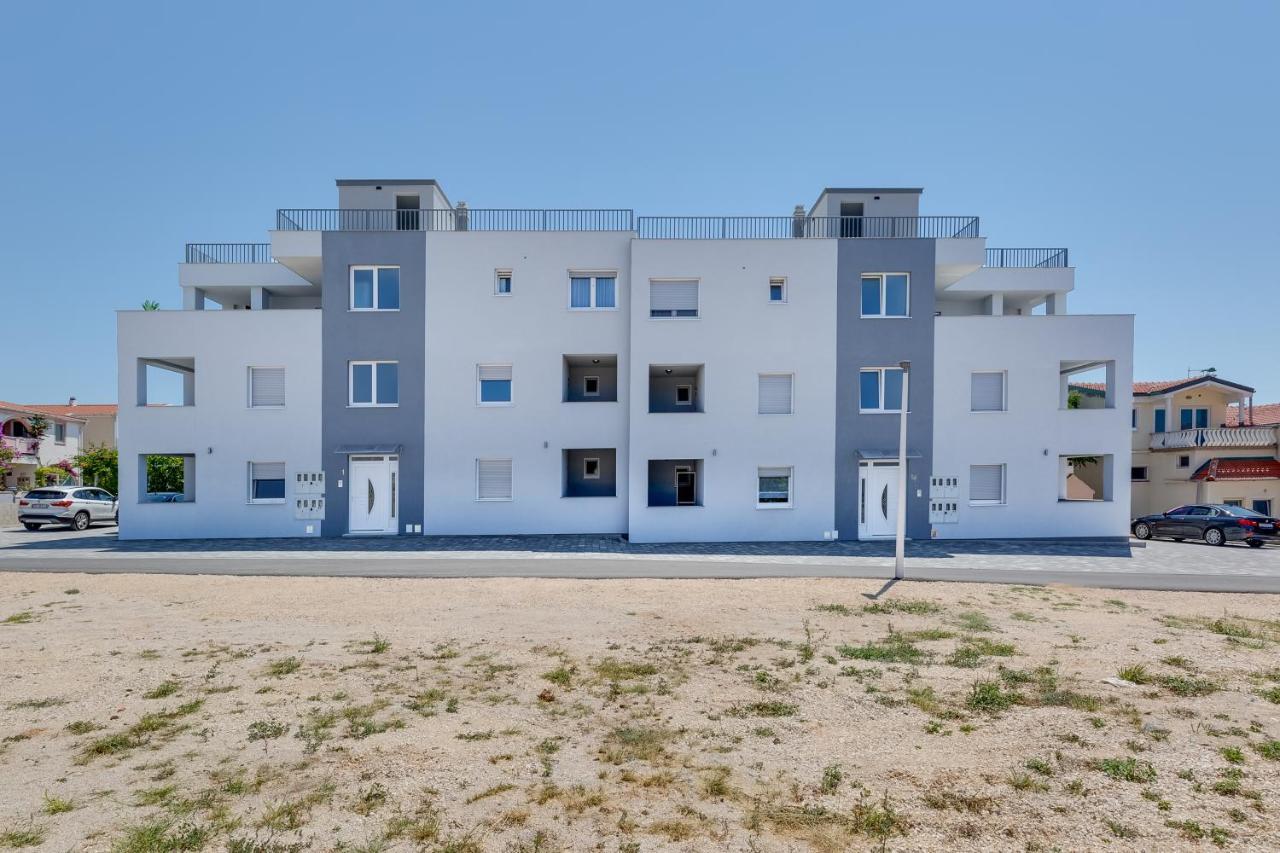 Apartmani Kastelina Vir Bagian luar foto